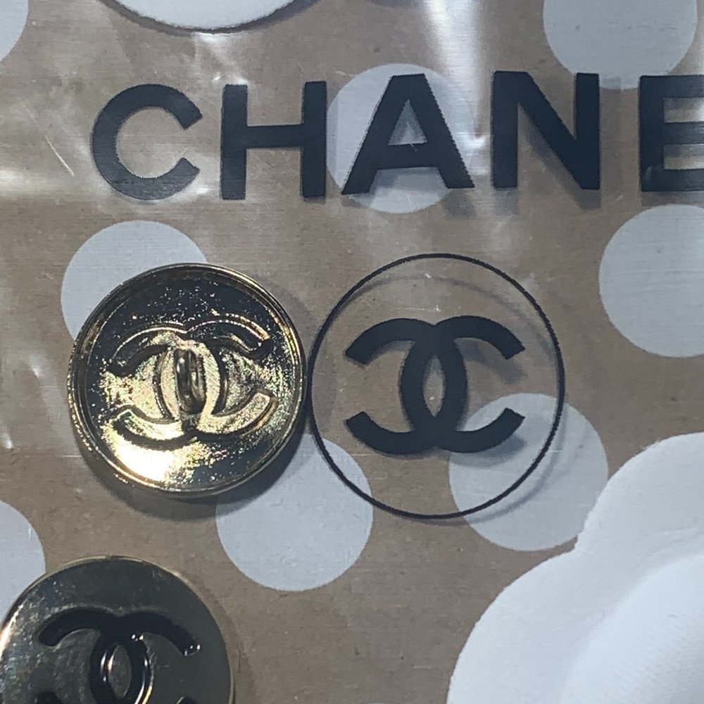 Gold buttons Chanel